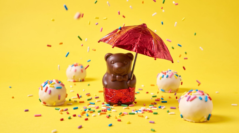 Birnn Chocolates foil bear character scene, wide